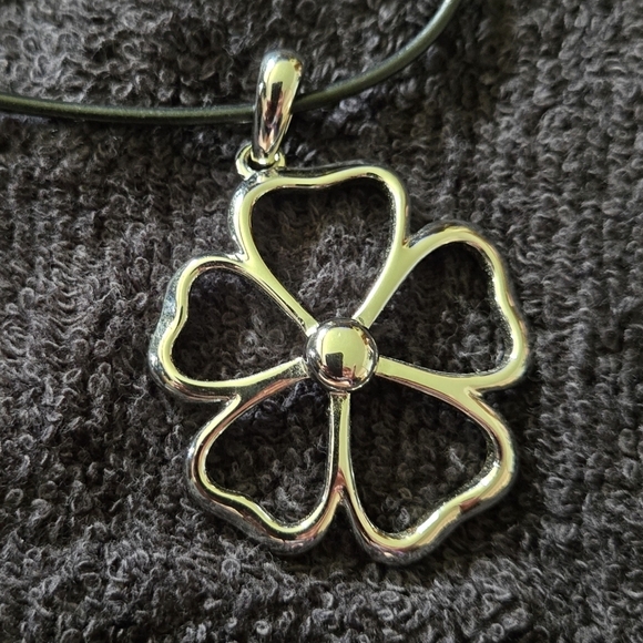 Lia Sophia Daisy Slide Silver-Tone Flower Pendant Black Cord Necklace Modern - Picture 5 of 10